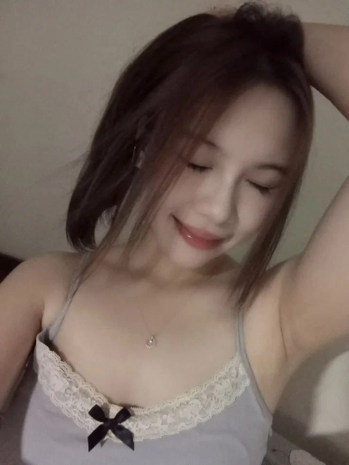 Nữ học giả đầu tiên trở về_PaPa_Ba người phụ nữ thực sự hoang dã và lẳng lơ, thay đổi máy rung và đưa vào âm hộ, lắc để đạt cực khoái