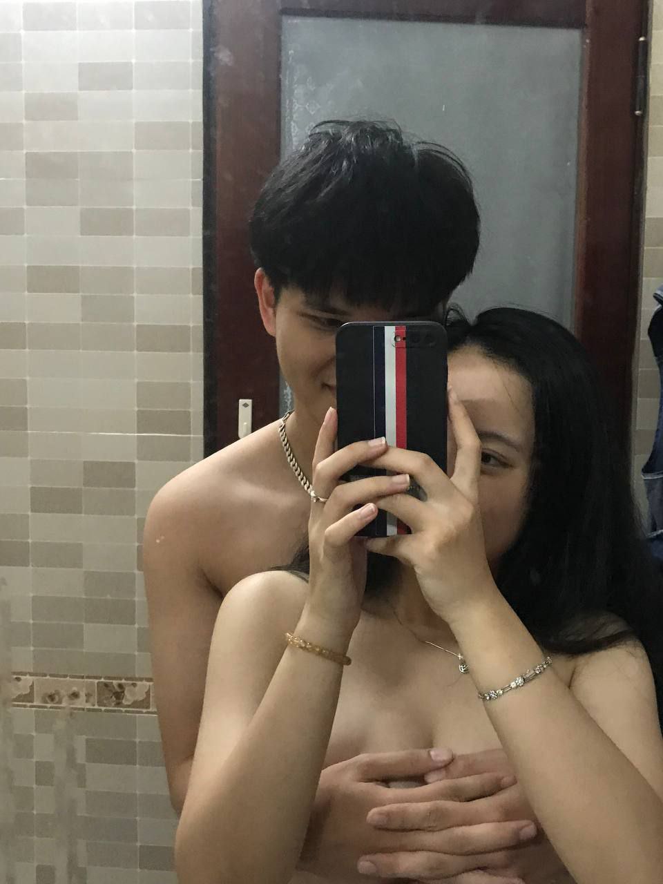 Cậu học trò quay trộm ép cô giáo thành búp bê tình dục